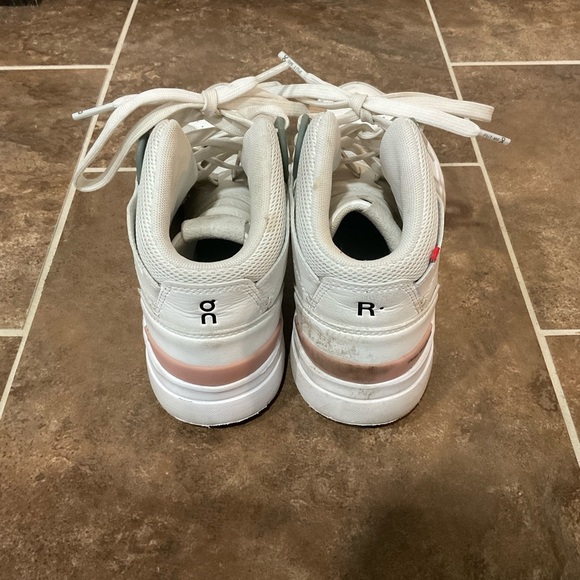 Women’s On Cloud The Roger Clubhouse Sneakers Mid White Size 8.5 - Picture 4 of 6